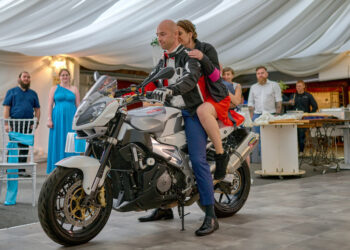 RealWedding – Dóri és Zoli: Egy Motoros Esküvő Története, Tele Egyediséggel és Szenvedéllyel RealWedding – Dóri és Zoli: Egy Motoros Esküvő Története, Tele Egyediséggel és Szenvedéllyel