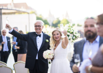 RealWedding – Gyöngyi és Thomas: A Nemzetközi Szerelem Ünnepe RealWedding – Gyöngyi és Thomas: A Nemzetközi Szerelem Ünnepe