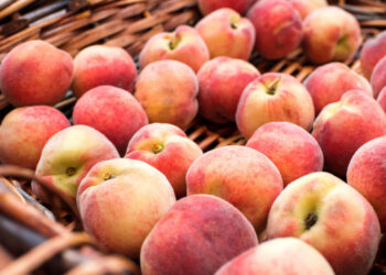 Barackszínű Álom: Így Lesz Tökéletes Az Esküvőd A Peach Fuzz Árnyalattal