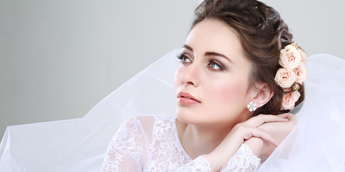 Így helyezd fel a fátyladat az esküvői frizurádhoz igazítva