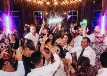 „Öt Tipp az Esküvői DJ Zenei Választásához: Bízd Rá a Hangulatot!” „Öt Tipp az Esküvői DJ Zenei Választásához: Bízd Rá a Hangulatot!”