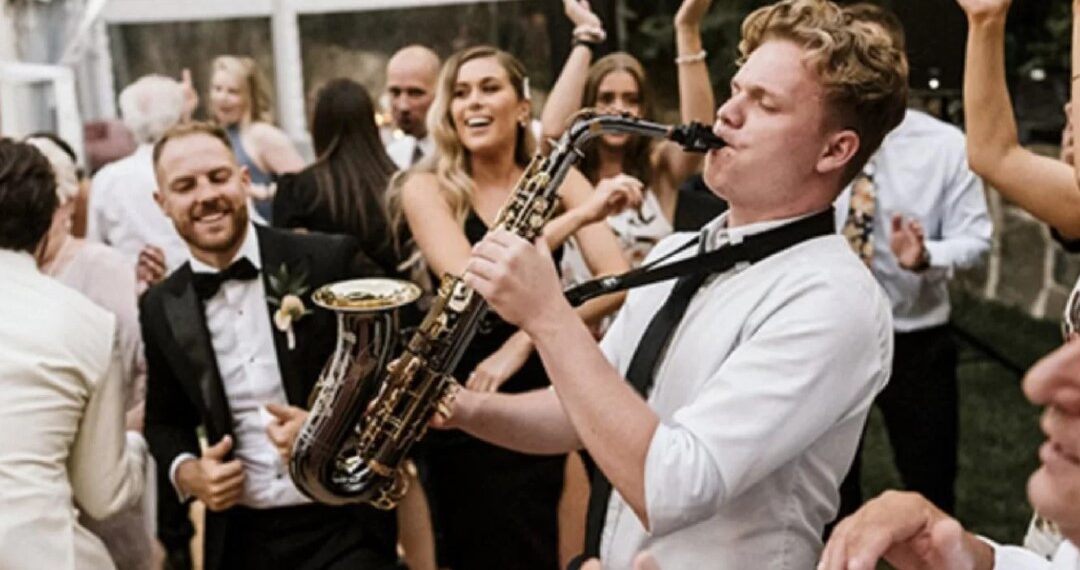 „Összehozni a tökéletes hangulatot: Az esküvői zene kiválasztásának titkai” „Összehozni a tökéletes hangulatot: Az esküvői zene kiválasztásának titkai”