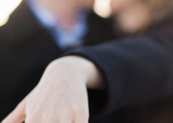 Mesélj a leánykéréstörténetedről és nyerd meg a 2,500 dollárt a nászútra! Mesélj a leánykéréstörténetedről és nyerd meg a 2,500 dollárt a nászútra!