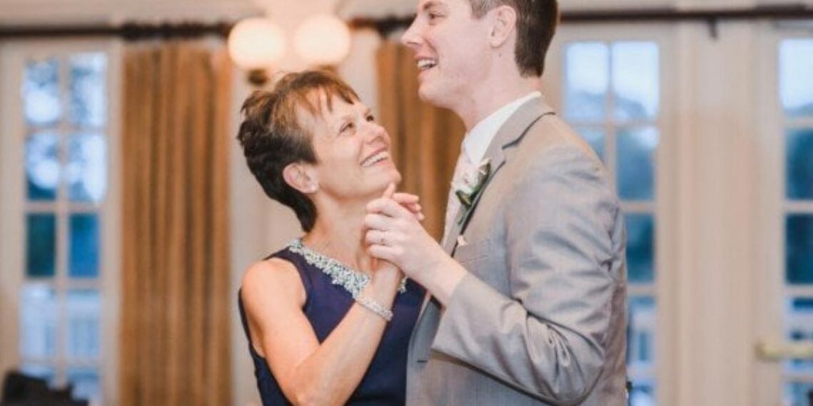 A tökéletes anya-fia táncdala esküvőre