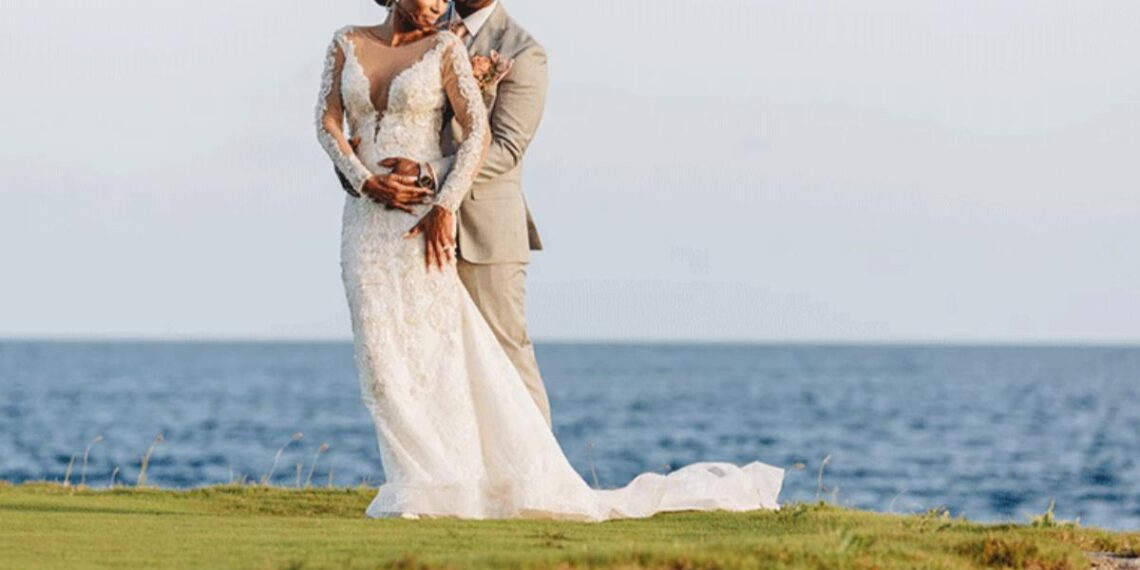 Egy igazán különleges esküvő a homokos parton: Shantoura és Nathan története